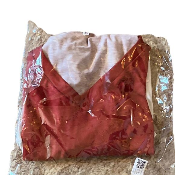 NWT Red and White Ombre Shirt Sleeved Top Size XL - Picture 5 of 5